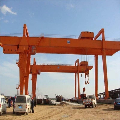 Mobilna suwnica bramowa z podwójnym dźwigarem o udźwigu 20–50 ton i pilotem