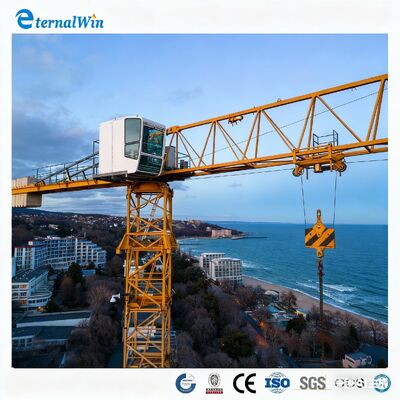 Luffing Jib Tower Crane. Wąska przestrzeń Wysokiego Wyżynnego Budownictwa.