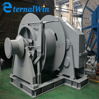 Wynka odciągająca na morzu. Wynka hydrauliczna do uruchamiania i dokowania statków.